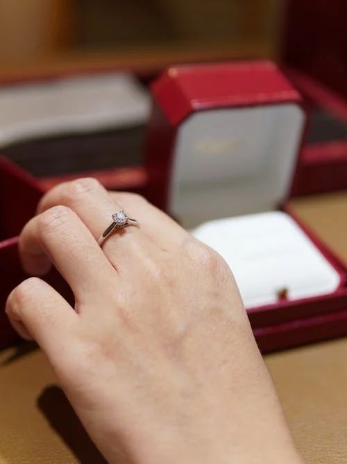 钻石项链多少钱一条?这几点决定了钻石项链的价钱_钻石回收