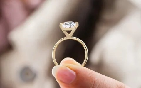 钻石戒指回收和原价差多少钱，奢侈品回收店几