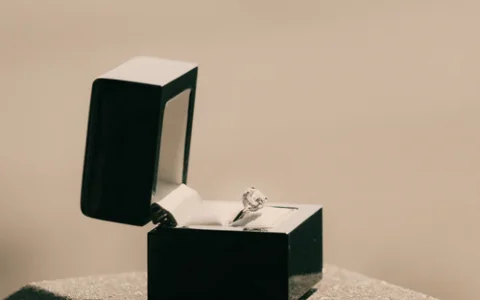 定制戒指值多少钱，回收钻石可以保值吗？