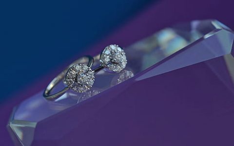 钻石回收公司怎么选，钻石项链价格的影响因素！_通灵