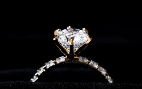 一枚原价5万元的钻石戒指回收多少钱？