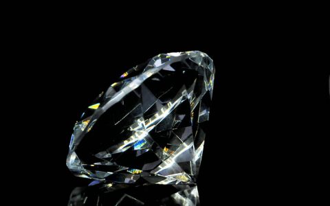 几千块钱的钻石项链二手转卖回收值钱吗