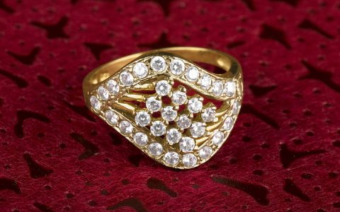 二手奢侈品交易网告诉您卡地亚双环钻石项链有