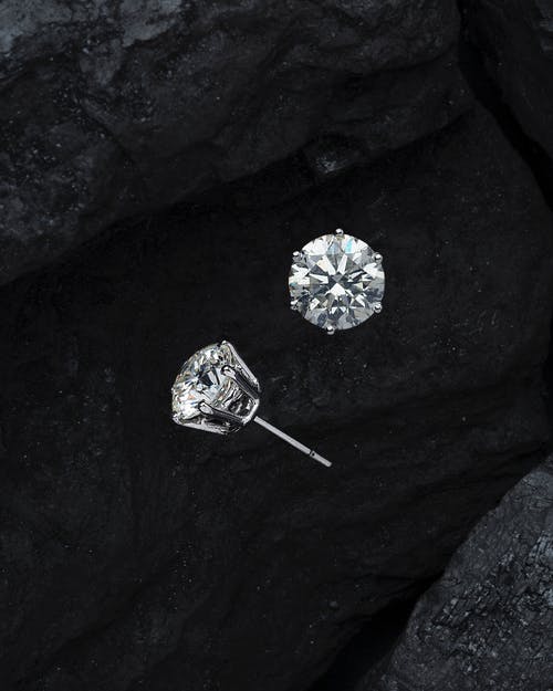 闲置钻石戒指该怎么办？回收是最好的选择吗？