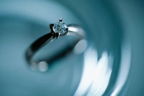 两万左右的钻石戒指回收价格一般是什么价？