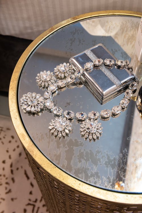 时尚的蒂芙尼钻石珠宝，在钻石回收店能买到吗