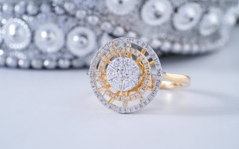 钻石戒指回收价格表，爪镶的结婚钻戒怎样？_周大福