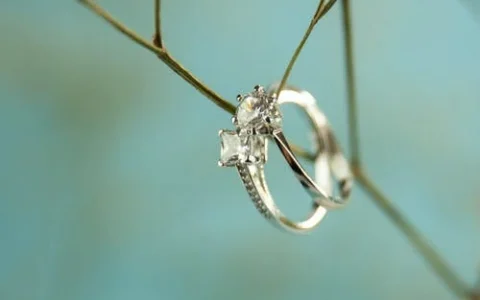 购买什么样的钻石戒指回收时最保值?