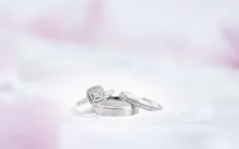 一克拉钻石回收多少钱，新人怎么选结婚钻戒？