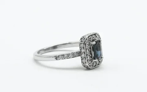 两万的钻石戒指回收多少钱 稀有颜色具备大优势
