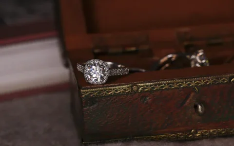 深圳蒂芙尼二手结婚戒指系列玫瑰金logo戒指回收