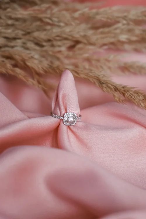 钻石戒指回收价格由什么决定 佩戴两年的钻戒能卖多少