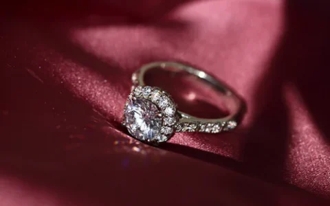 全钻石戒指有回收价值吗？