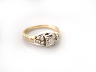 钻石戒指回收多少钱，北京钻石戒指回收去哪里？