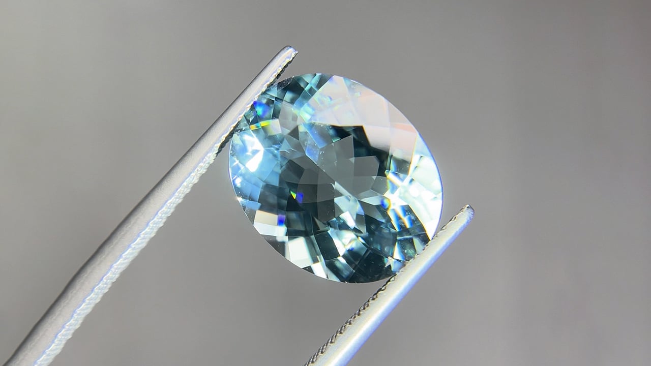 1 美元起拍的帕拉伊巴碧玺在 Gem Rock 拍卖会以 18,600 美元成交