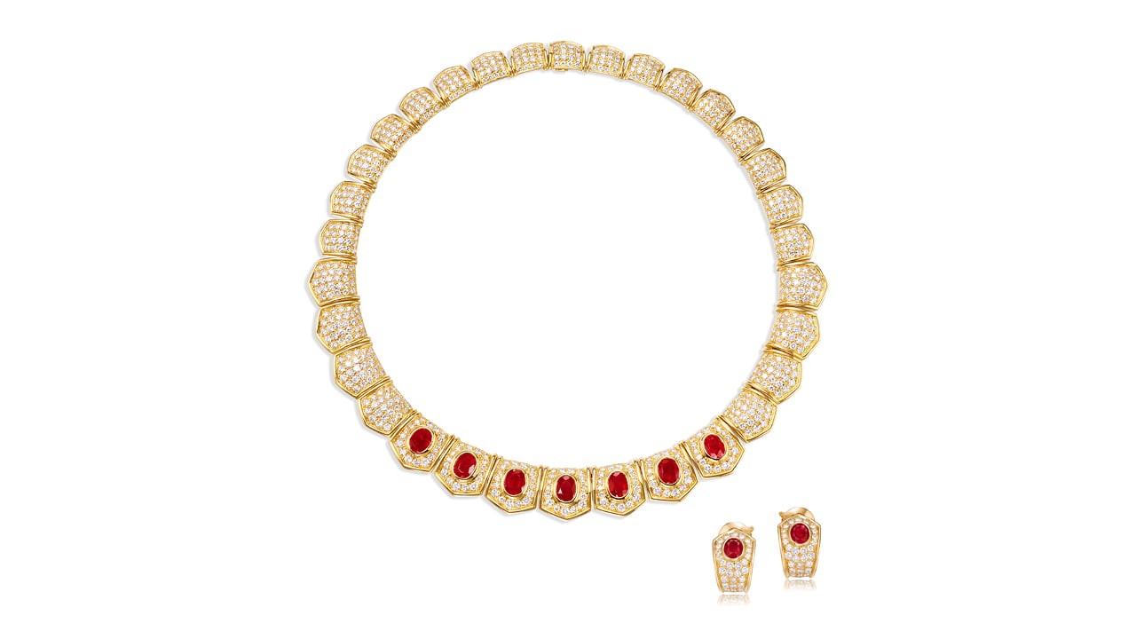 Van Cleef & Arpels 项链及耳环套装,镶嵌椭圆形红宝石与圆形钻石(Poly Auction)